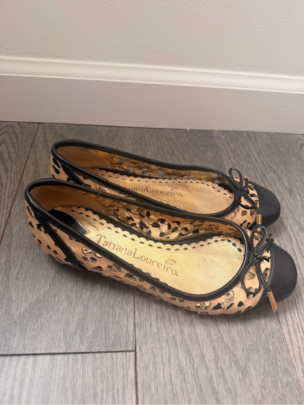 Famous Brazilian Shoe Designer - Black and Nude Cutout Ballet Flats - Picture 7 of 7